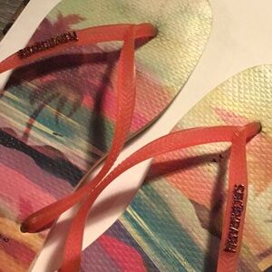 Havaianas 
 flip flop thong sandals 
USA 7/8W
EUR 39/40